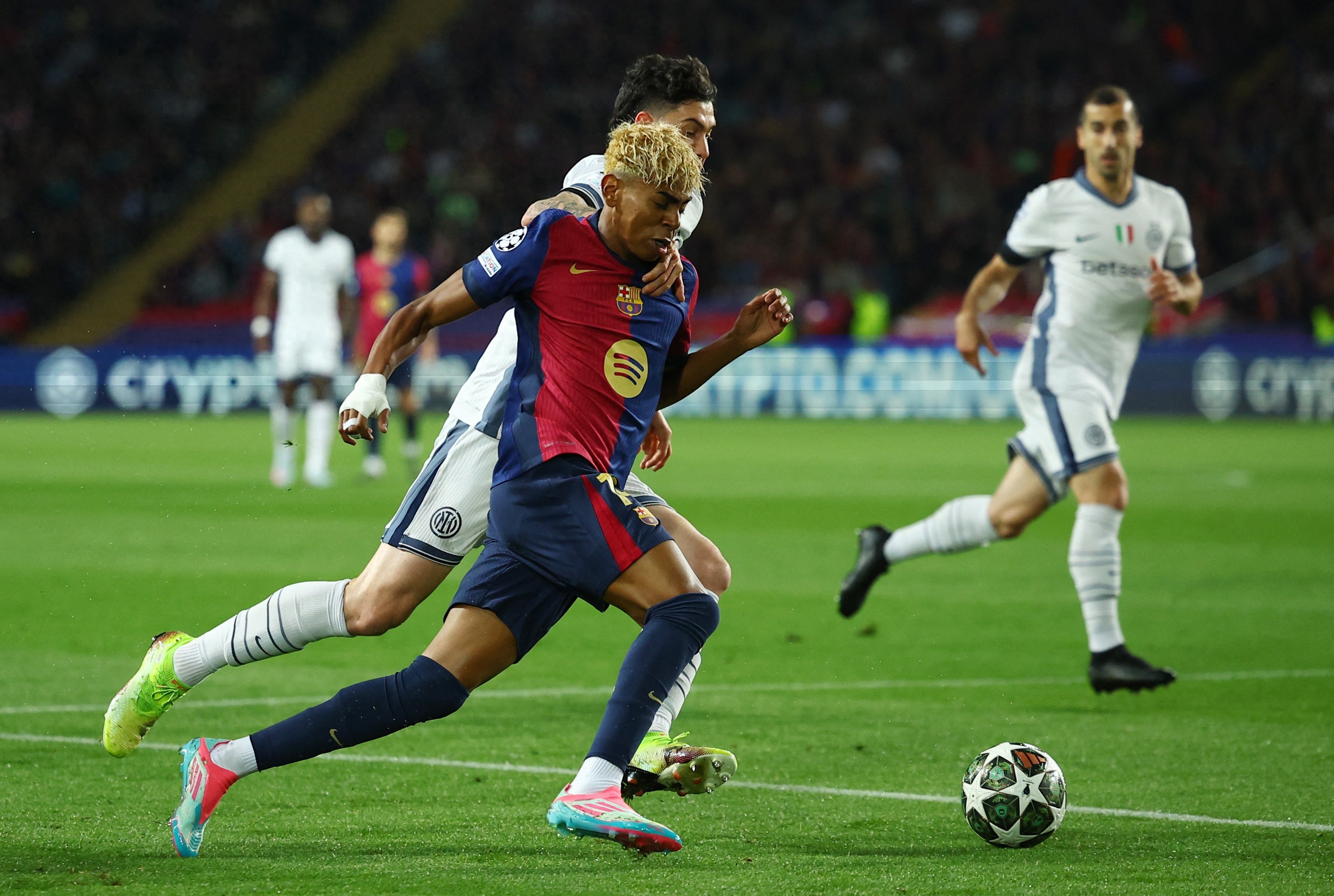 包含窗口期体能课后，比利亚雷亚尔刷新队史纪录备战欧冠，话题不断，赛程密集仍需轮换的词条