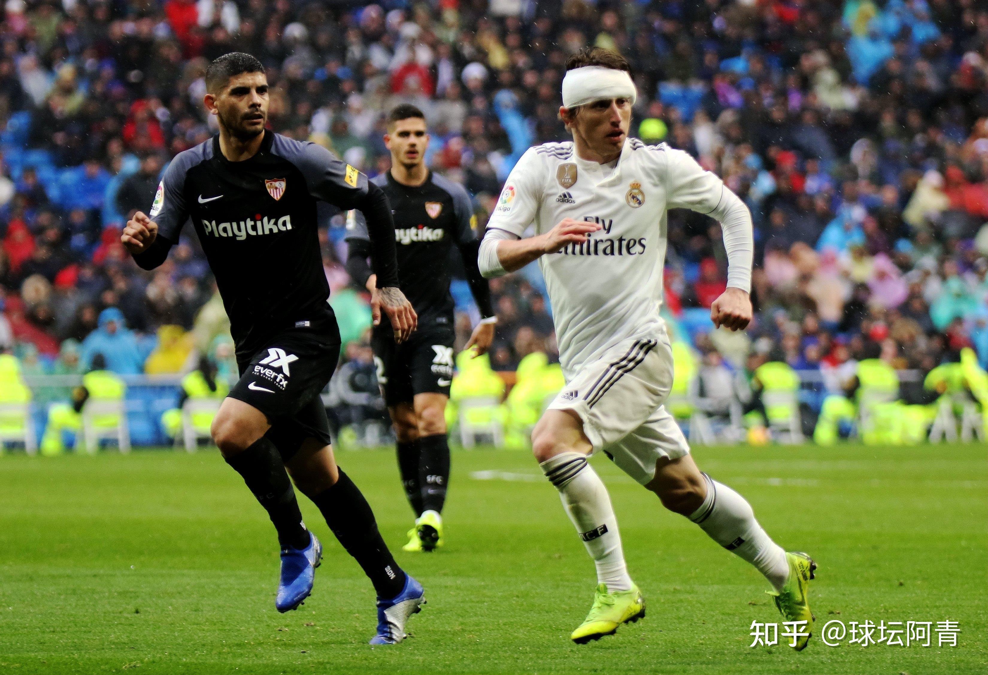 舆论关注马克龙接受法国政府辞职