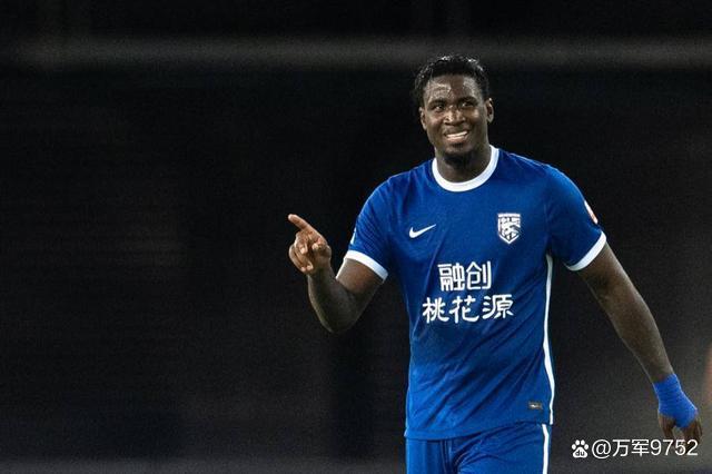 武汉三镇今夜防线松动，志在欧篮联名次提升，球迷炸锅，年轻球员得到机会的简单介绍